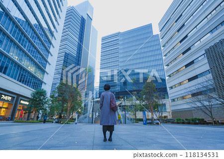 A woman surrounded by skyscrapers 118134531