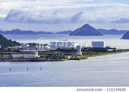 從香川縣常盤公園（松辻山公園）番之州臨海工業園區和大槌島宇多津町眺望的景色 118134686