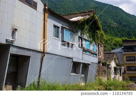 日本岡山縣真庭市湯原溫泉古老而美麗的建築 118134785