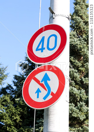 標誌, 標誌, 道路, 路標, 行人, 標誌, 信息, 警告, 消息, 公告, 汽車 標誌, 標誌, 道路, 路標, 行人, 標誌, 信息, 警告, 消息, 公告, 汽車 118135323