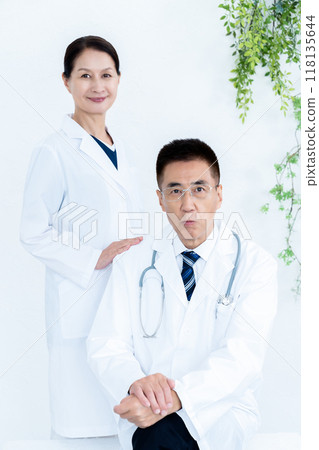 Two doctors 118135644