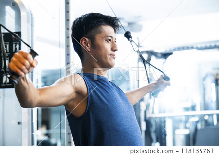 Sports gym, training gym, men, muscle training, exercise 118135761