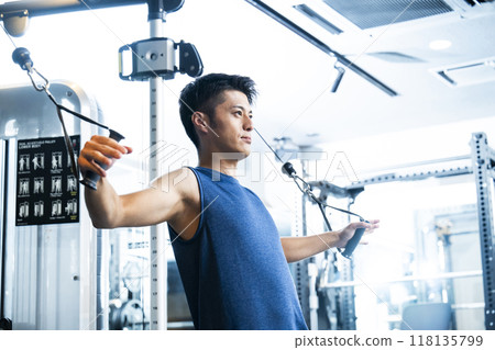 Sports gym, training gym, men, muscle training, exercise 118135799
