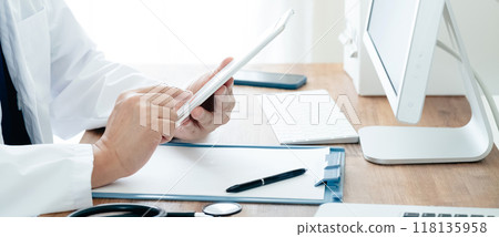 Doctors using medical digital transformation 118135958