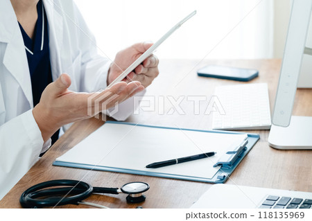 Doctors using medical digital transformation 118135969
