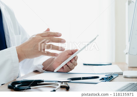 使用醫療 DX 的醫生 118135971