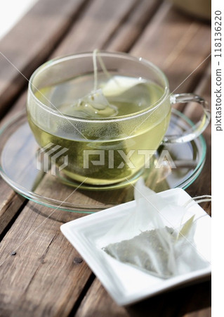 用三角形茶包泡製的熱綠茶 118136220