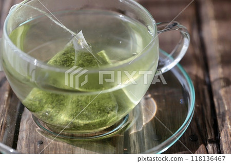 用三角形茶包泡製的熱綠茶 118136467