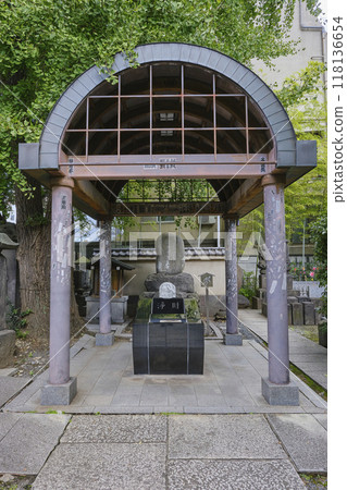 Grave of Edo hero Nezumi Kozo Jirokichi (Ryogoku Ekoin Temple) 118136654