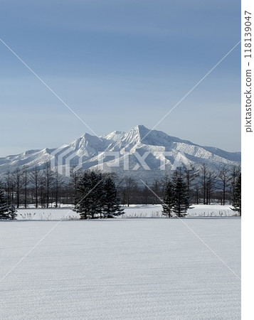 從北海道知床市網走監獄博物館看到的美麗雪山風景。 118139047