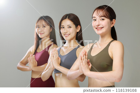 穿著瑜珈服的女性 118139108