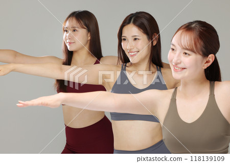 穿著瑜珈服的女性 118139109