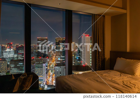 大阪站飯店位於與大阪站西口直接相連的JP塔大阪（KITTE大阪），從美麗的客房欣賞夜景。 118140614