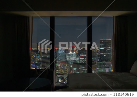 大阪站飯店位於與大阪站西口直接相連的JP塔大阪(KITTE大阪),從美麗的客房欣賞夜景。 大阪站飯店位於與大阪站西口直接相連的JP塔大阪(KITTE大阪),從美麗的客房欣賞夜景。 118140619