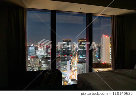 大阪站飯店位於與大阪站西口直接相連的JP塔大阪(KITTE大阪),從美麗的客房欣賞夜景。 大阪站飯店位於與大阪站西口直接相連的JP塔大阪(KITTE大阪),從美麗的客房欣賞夜景。 118140623