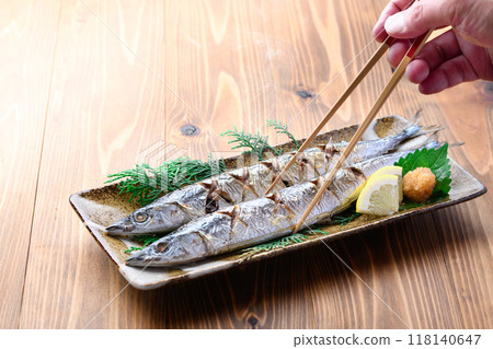 秋天的味道：北海道鹽烤秋刀魚 118140647
