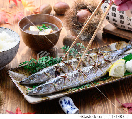 Autumn flavors: grilled salted saury, chestnuts, miso soup and rice 118140833