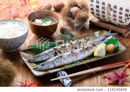 Autumn flavors: grilled salted saury, chestnuts, miso soup and rice 118140840