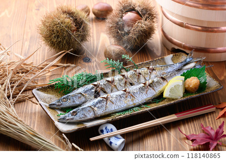 秋天的味道：鹽烤秋刀魚、栗子、米飯 118140865