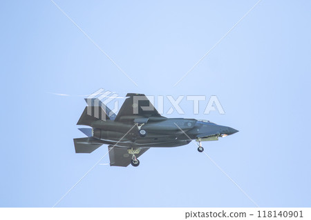 F-35隱形戰鬥機在飛行中特寫鏡頭 118140901