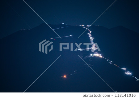 [山梨縣] 從山中湖看到的富士山，登山者的燈光（人物），長焦 118141016