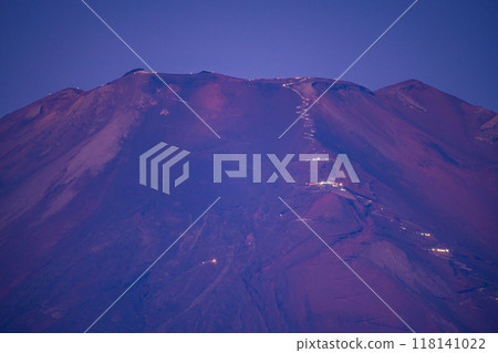 [山梨縣] 從山中湖看到的富士山，登山者的燈光（人物），長焦 118141022
