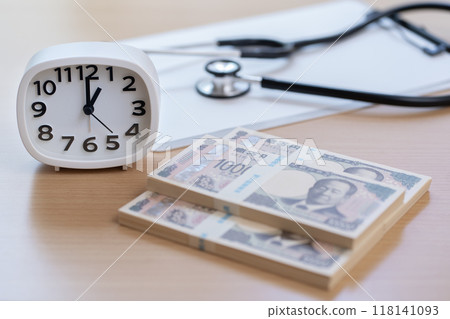 Clock and money Time 1 o'clock 13 o'clock 1:00 13:00 Clock and money Time 1 o'clock 13 o'clock 1:00 13:00 118141093