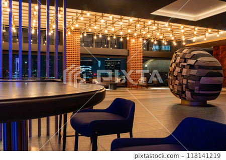 大阪站飯店前廳夜景，位於大阪JP塔（KITTE Osaka）內，直接與大阪站西口相連 118141219