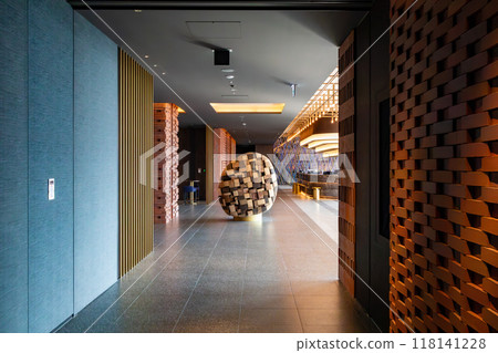 大阪站飯店的前廳位於大阪JP塔（KITTE Osaka）內，與大阪站西口直接相連。 118141228