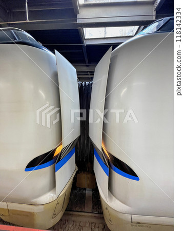 683系列白鷺號在北陸新幹線延長線前停靠金澤站 118142334