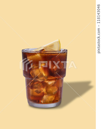 Iced tea, Cuba Libre or Long Island cocktail with cola, lemon and ice in a glass  118143046