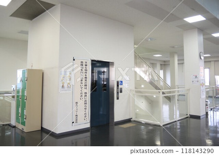 [Osaka] Elevators and coin lockers at Hankyu Ferry's Izumiotsu Port Ferry Terminal 118143290