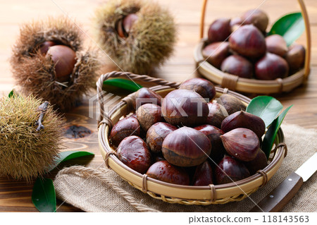 Autumn taste chestnut 118143563