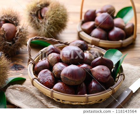 Autumn taste chestnut 118143564