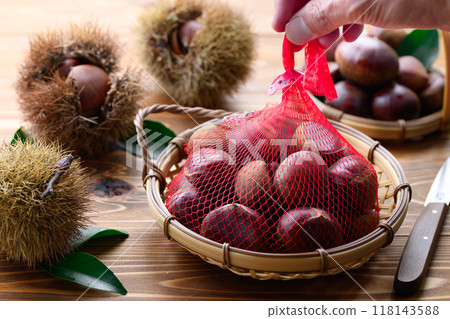 Autumn taste: Chestnuts (in a bag) Autumn taste: Chestnuts (in a bag) 118143588