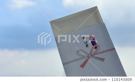 Gift envelope for Respect for the Aged Day and blue sky background_left space Gift envelope for Respect for the Aged Day and blue sky background_left space 118143809