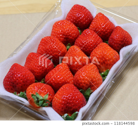草莓甘王 甜草莓之王「A-red」「Ma-round」「O-big」「U-delicious」縮寫福岡 草莓甘王 甜草莓之王「A-red」「Ma-round」「O-big」「U-delicious」縮寫福岡 118144598