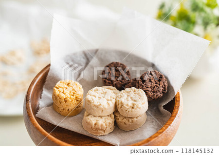 Cereal snacks Cereal snacks 118145132