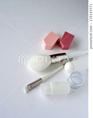 Cosmetic refill case with makeup brushes and sponges on a white background 118145571