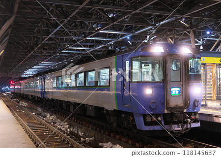 JR Hokkaido Kiha 183 Limited Express "Daisetsu" stops at Asahikawa Station at night JR Hokkaido Kiha 183 Limited Express "Daisetsu" stops at Asahikawa Station at night 118145637