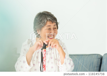 Senior woman sticking her head 118145738