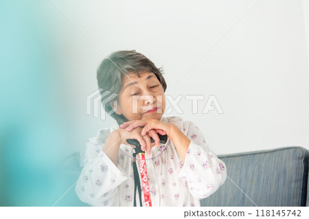 Senior woman sticking her head 118145742