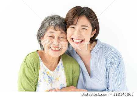 Grandma and grandson get along well Grandma and grandson get along well 118145865