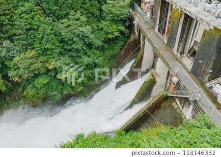 白丸水庫水壩 水庫 白丸水庫臨時放水 白丸水庫水壩 水庫 白丸水庫臨時放水 118146332