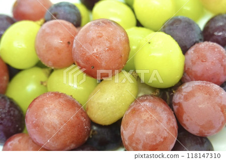 Various grapes Various grapes 118147310