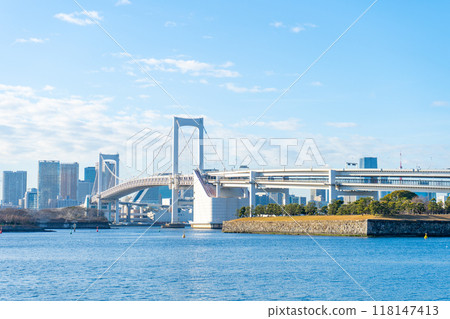 Scenery of Rainbow Bridge in Odaiba, Tokyo 118147413