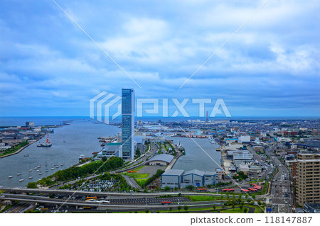 從新潟日豐媒體船俯瞰萬代島大廈的建築區域的土岐展覽館 從新潟日豐媒體船俯瞰萬代島大廈的建築區域的土岐展覽館 118147887