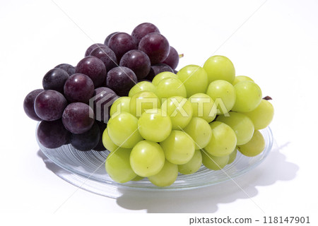 Kyoho and Shine Muscat 118147901