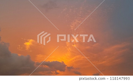 在夕陽下沾染的雲 在夕陽下沾染的雲 118147993