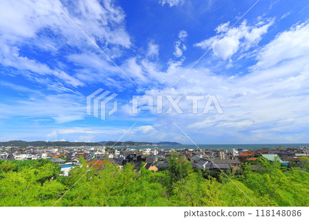 View of Yuigahama from Hase-dera Temple (Kamakura City, Kanagawa Prefecture) 118148086